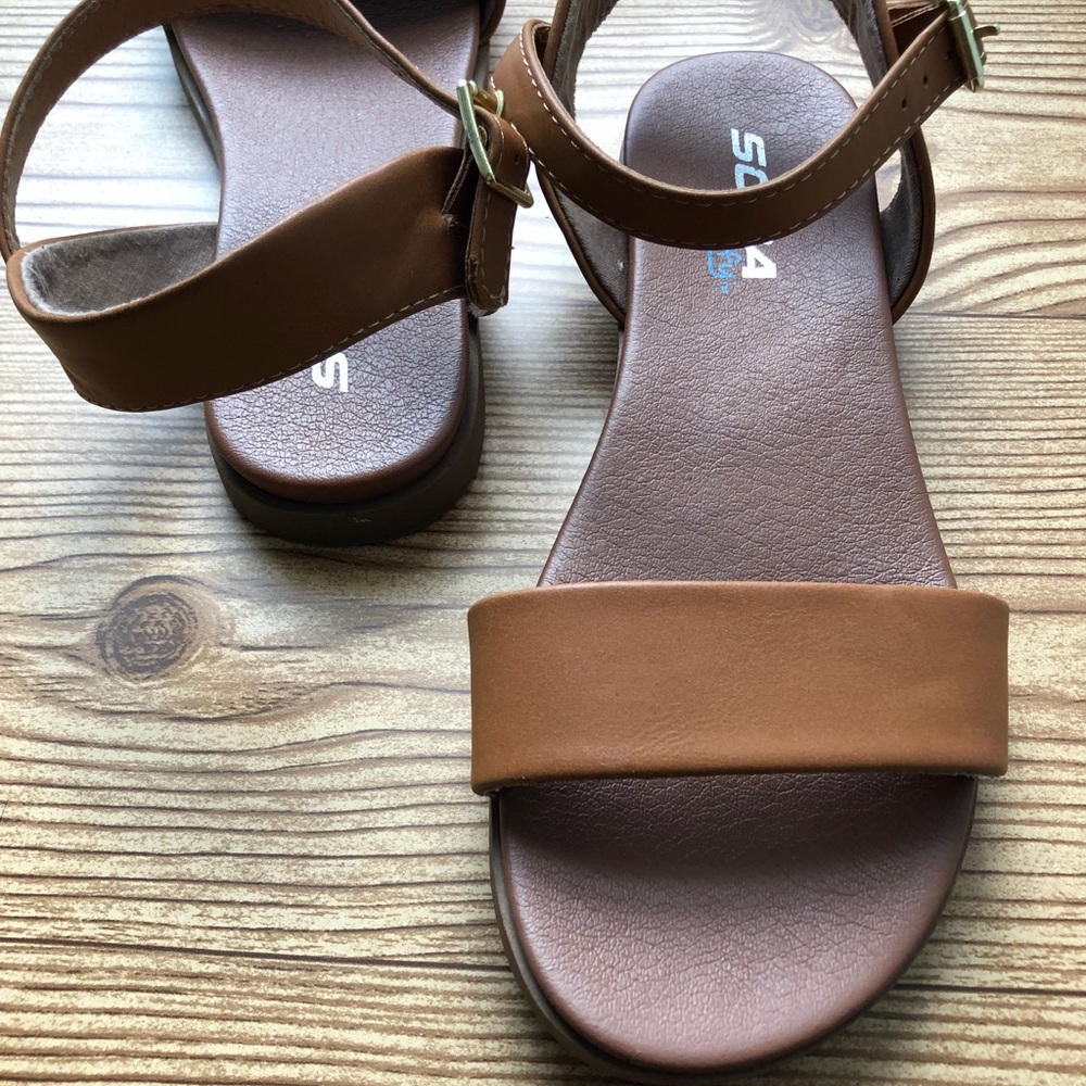 LIKE NEW Soda flats Wide strap sandals size 6 - Picture 3 of 5